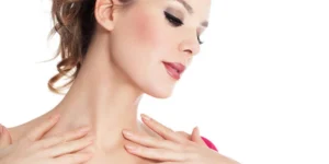 Antes e depois do tratamento para flacidez de pescoço com rejuvenescimento visível