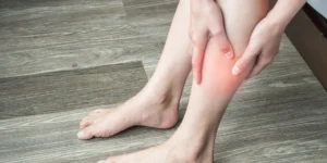 Imagem ilustrativa mostrando fluxo sanguíneo saudável após tratamento vascular para prevenção da trombose venosa profunda.